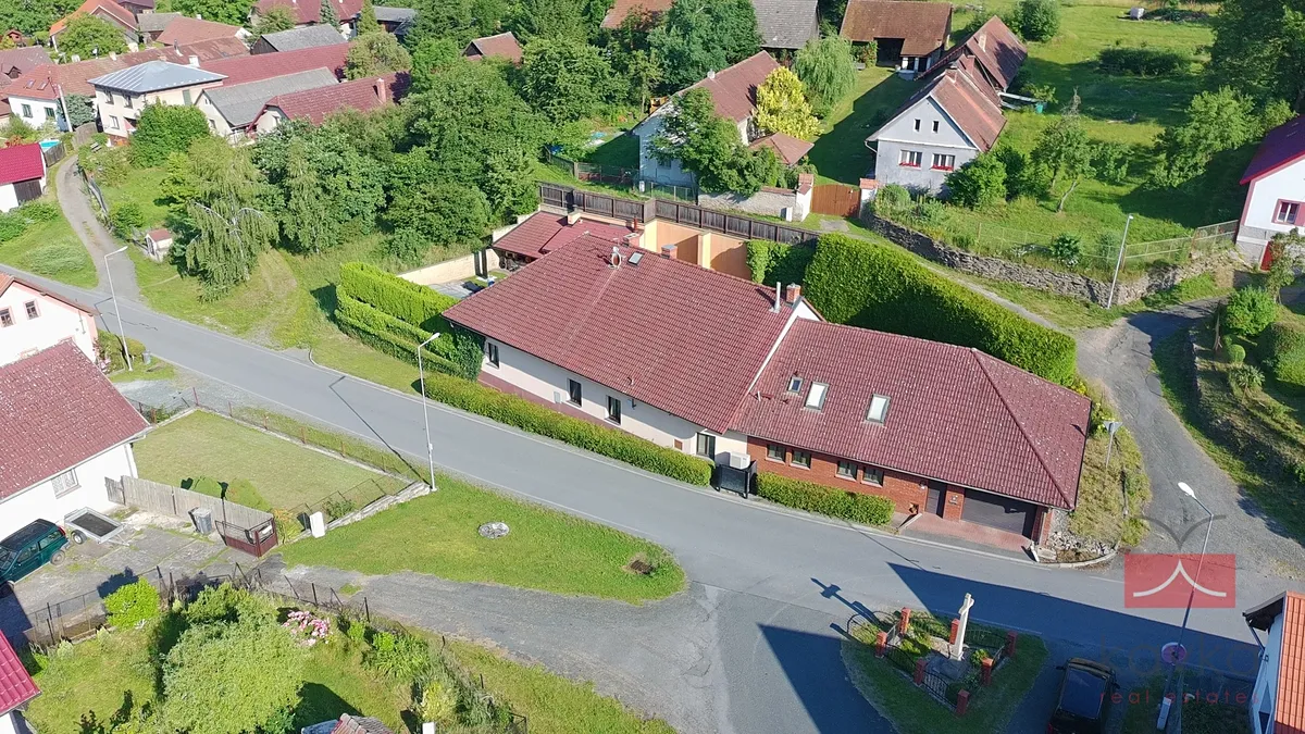 Prodej rodinného domu 286 m², pozemek 920 m²